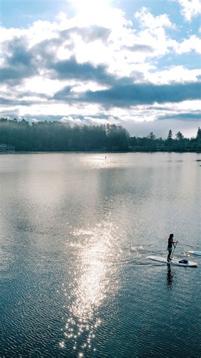 Anyone else feel like summer went by in a 𝘧 𝘭 𝘢 𝘴 𝘩 💨 Book a last-minute Labor Day Weekend getaway and enjoy the “𝘶𝘯𝘰𝘧𝘧𝘪𝘤𝘪𝘢𝘭” end of summer in Lake Placid at the Golden Arrow!! 🔗 visit https://www.golden-arrow.com/offers for our Labor Day Promo!💰 | Golden Arrow Lakeside Resort
