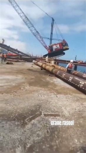 Crane Rasool Rasool | ‎Tragedy in the moment! Fatal collapse of crawler crane under the pressure of a heavy load فاجعه در لحظه! سقوط مرگبار جرثقیل خزنده تحت فشار...‎ | Instagram