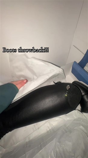 I love !!!!#pony #boots #deniro #fyp #viralvideos