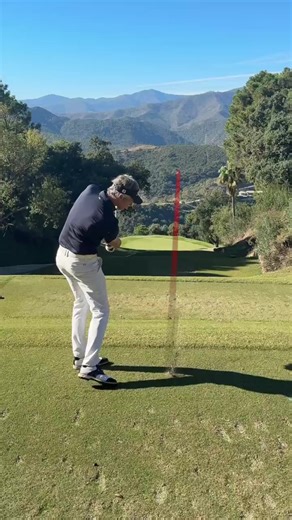 One of the biggest mistakes golfers make, especially with irons, is trying to guide the clubface toward the target for too long. That’s a major error. It leads to: • fat shots • scoops • slices • and especially the famous chicken wing You must understand this: 👉 The clubface closes after impact. In reality, the clubface is never fixed in one orientation. It naturally follows the body rotation. The face is square to the target only for a fraction of a second — and without the player trying to ma