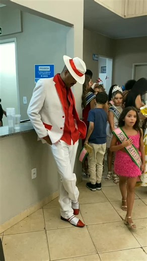 Gustavo Rocha (afroguga) on Instagram: "Salve a Malandragem! Segura esse baita registro da @paulademenezes no Coquetel de apresentação das candidatas ao Rainha do Carnaval de Santa Maria @rainhadocarnavalsm Passista Malandro da @vilabrasil_escoladesamba @passistasdavilabrasil Trecho de apresentação da primeira parte da Performance "Samba do Malandro" no Clube ATC! E aí, gostaram? Quer no teu evento? Chama no direct . . #riograndedosul #salvemalandragem #santamariars #carnaval"