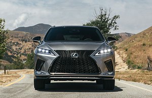 新型レクサスRXが発表。外装では「前後のデザイン的つながりを重視」し、内装では「インターフェースとコネクティビティ強化」