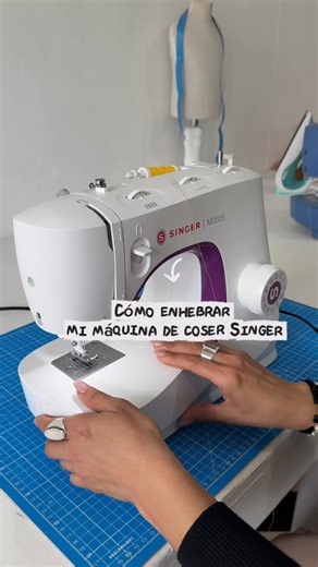 Centro Integral Singer Córdoba | Sabemos que el enhebrado genera muchas dudas 😅 Por eso subimos un Reel paso a paso para que aprendas cómo enhebrar tu máquina SINGER sin... | Instagram