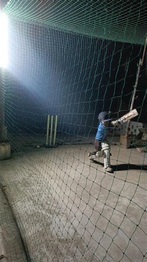 Kya es tarah virat kohli sir khelta hai 👍🏼🏏 #shorts