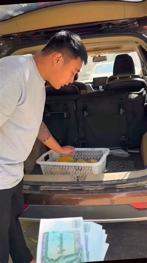 1.7M views · 10K reactions | #jadeite #jade #jadestonecuttingjackpot #jadestonecutting #jadestonefound #jadecuttingsuccessful #fyp #viral #asmr | JadeKing | Facebook