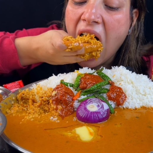 Gravy rice, achaar chilli🍻🩷 @FoodieJD#mukbang #asmrfood #eating#spicy#gravy#rice#chawal #achaar