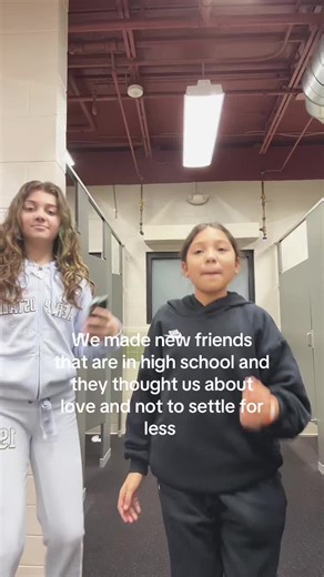 🇪🇨🇮🇹🇩🇴Elsa🇩🇴🇮🇹🇪🇨 (@elsa29476)’s video of friend engagement