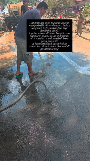 Rusdin Manalu on Instagram: "Hal pertama saya lakukan bukan membagikan sumbangan, karna saya melihat sudah banyak sumbangan dalam bentuk sembako dll. Karna pekerjaan saya adalah bagian keuangan, saya memutuskan untuk memperbaki 2 hal: 1. Jalan utama, karna sisa lumpur tebal banget, kalau dibiarkan bisa menjadi bencana baru buat mereka dalam bentuk penyakit. 2. Memperbaiki pasar, karena ini adalah tempat 3 Kec. Melakukan traksaksi jual beli. 3. Saya memanfaatkan tenaga mereka bukan langsung membe