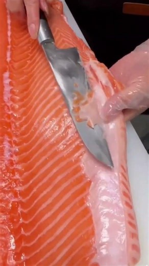 The stage of separating the fat from the fish meat using a knife is carried out by an expert.