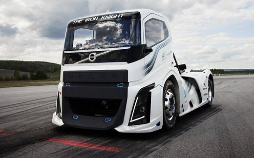 El “Iron Knight” de Volvo Trucks con 2,400 HP logra nuevos récords mundiales de FIA para demostrar la capacidad de su transmisión DCT para camiones de carga. VolvoMéxico | Automóvil Panamericano