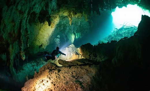 Divers found a 175-meter underwater ancient cave covered with 20,000-year-old handprints