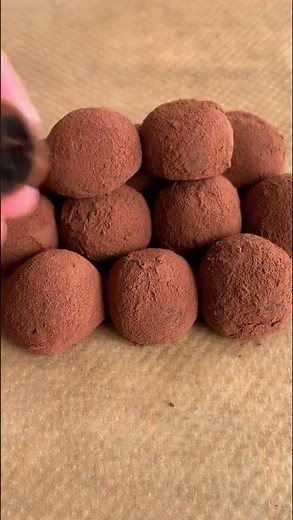 Easy Chocolate Truffles *TUTORIAL*/ tiktok ‪@FitwaffleKitchen‬