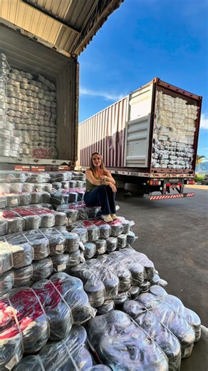 BEST FIOS | Fios Têxteis para Malharias Retilíneas on Instagram: "Porque a Best NÃO PARA! E somente hoje 3 CONTAINERS chegaram em nosso CD para reabastecer os estoques! Estoque abastecido = pedidos entregues = sua produção voando Best Fios, feito por quem entende de malharia!"