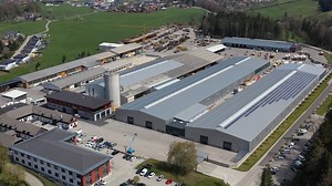 Kostenlose Führungen durch unser Betriebsgelände, die modernste Fertighausproduktion Österreichs und das Bemusterungszentrum sind in Kleingruppen jederzeit möglich 🏭😁 Terminvereinbarung und weitere Infos: ➡ https://bit.ly/3cyHeJe ⬅ | WOLF Haus