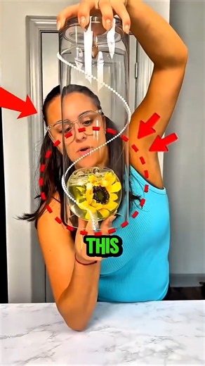 How to Make This Optical Illusion Flower Craft ? | Made Flower Craft For Her Mom | #ytshorts #viral