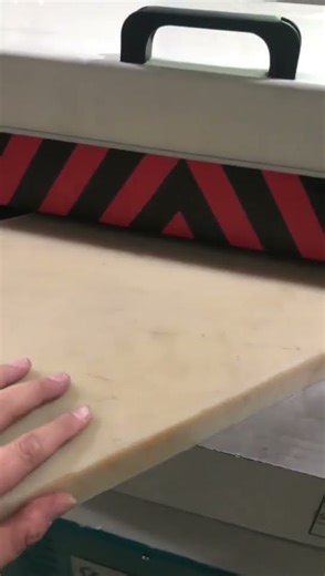 Die cutting board planing machine.