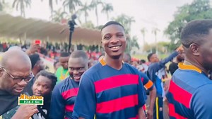 Kumasi Sports presenters thrash Kumawood actors 4-1 to win the maiden edition of AshantiFest football trophy 🏆 Goalscorers [Sports Presenters] Fii - 1st goal Kelvin Opuni of Angel fm - 2nd goal Tony Muntana of Kessben - 3rd goal Yakubu of Zuria fm - 4th goal #NhyiraSports #Ashantifest25 | Nhyira 104.5 FM