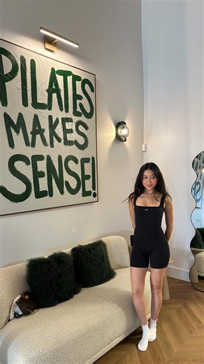 Nazlia Yunus on Instagram: "My sleek hair wear test for humidity and frizz in MIAMI! using @garnierusa sleek & stay serum #garnierpartner #garnierhaircare"