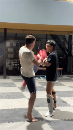 M.C. MUAYTHAI CAMP on Instagram: "Pad work today 💪💪 see you 16 january🇹🇷🇹🇷"
