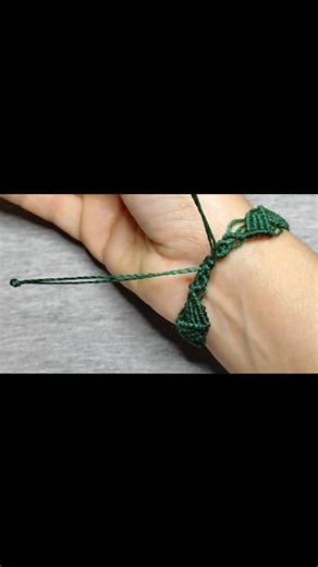 Pulseira macrame Tutorial Completo ✨ #micromacramecommunity #nosmacrame #micromacrameartist #micromacramejewellery #macramemovement #acessoriosmacrame #macramemakers #macramedesign #braceletesfemininos #braceletes #pulseiras #pulseirasfemininas #pulseiramacrame #pulseirismo | Criativa Macrame