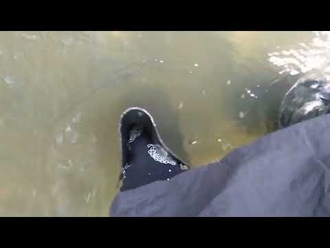 長靴が水没… タイツがびしょ濡れ #wet #submerge #river #boots #wellies #tights #長靴 #水没