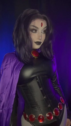 Raven Cosplay from Teen Titans: Epic Costume Showcase