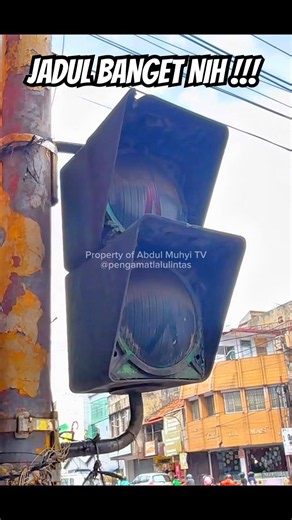 VINTAGE TRAFFIC LIGHTS STILL EXIST IN SERANG‼️ #trafficlight #redlight #trafficsignal #apill #atcs
