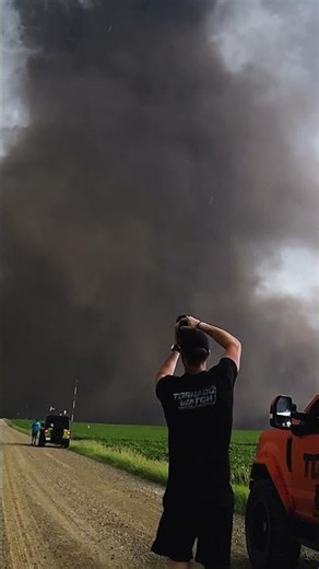 Looking up at this EF4...🤯