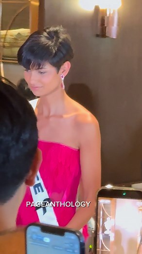 Miss France Eve Gilles warmly greets her fans and the media as she returns to the hotel after a full Day 16 of rehearsals #fblifestyle #MissUniverse2025 | Pageanthology