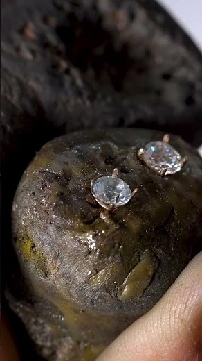 Behind the Scenes: The Art of Crafting Our Signature Diamond Studs Earring 💎✨