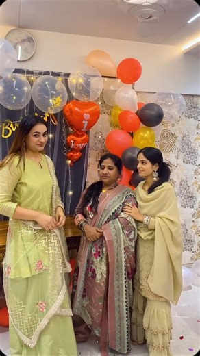 Laxmi baraskar on Instagram: "Jab Aapa se me@kheti hu_Aapa Candit Photo🥸 #reels #comedy"