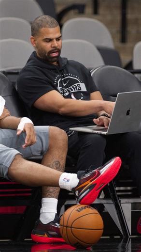 ❤️ The inspiring story of Spurs assistant coach Tim Martin 🏀 🎥 In 2022, we shared the inspirational story of basketball skills trainer Tim Martin. ⭐ The Dallas native trained the likes of Spurs phenom Victor Wembanyama, 76ers star Tyrese Maxey and many other college/NBA players. 💔 But, his backstory was rife with hardship including a time when he was homeless. 💗 After years of training and private coaching, Tim was hired by the San Antonio Spurs in 2025 to be an assistant coach. | Jonah Java