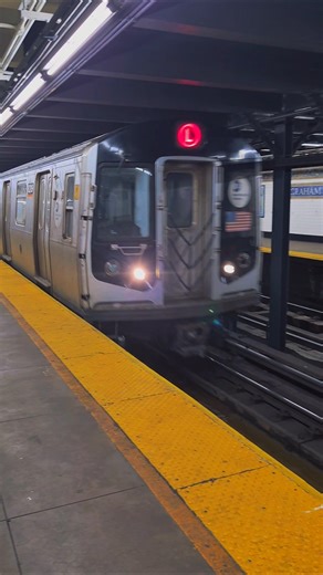 NYCS: #R143 on the L arriving @ Graham Ave #mta #nycsubway #youtubeshorts #brooklyn #4k #underground