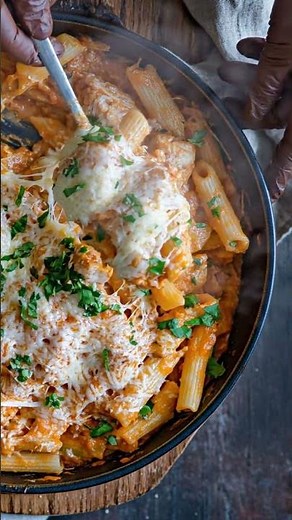 🍝 One-Pot Chicken Parmesan Pasta (Cheesy Italian Comfort Bake)