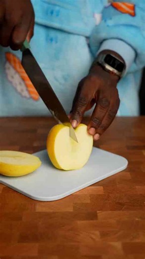 Green vs red apples ASMR