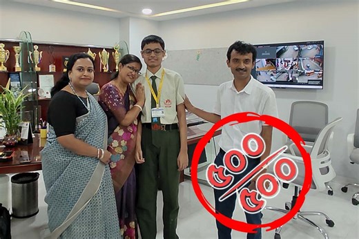 সিবিএসই-র দশমে ৫০০-এ  ৫০০! ছবি আঁকার পাশাপাশি  সব্যসাচীর চর্চায় শাস্ত্রীয় সংগীত