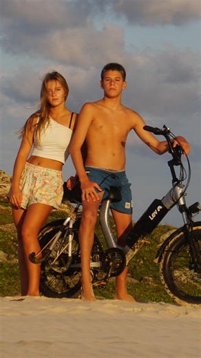 Nalu Medeiros Demski on Instagram: "Não é sobre chegar. É sobre continuar em movimento. Surf, treino, rotina e deslocamento — tudo faz parte do processo. E mobilidade faz diferença real no dia a dia. Começamos um período de testes com a @lojalevfloripa A ideia é mostrar na prática como a mobilidade elétrica entra na nossa rotina de treino e performance. E para quem decidir adquirir uma bike, é só usar o cupom LEVDEMSKI para garantir desconto na compra. Acompanhem os próximos capítulos."