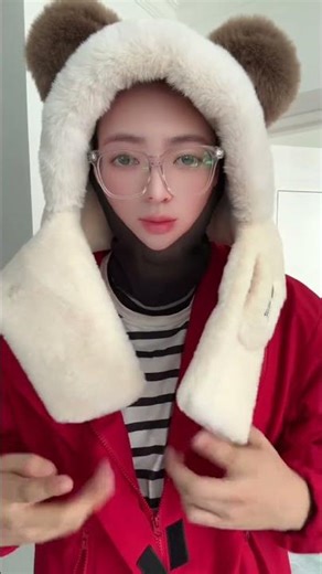 Quick 10-Second Outfit Swap & Funny Headwear Transformation