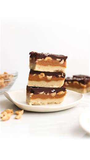 170K views · 1.4K reactions | These Healthy Snickers Bars taste better than store-bought candy bars. They are made with NO refined sugar and can be stirred together quickly using simple pantry ingredients. Comment RECIPE below and I’ll send it to you. #healthydessert #healthyrecipes #dairyfree #glutenfree https://detoxinista.com/healthy-snickers-bars-vegan/ | The Detoxinista | Facebook