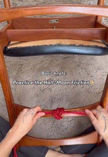 The half-moon friction knot is perfect for attaching a horizontal band to a vertical stem in a shape. Master this, and you’re basically ready to tackle the lower wraps of TKs! #ropetutorial #rope #tutorial #tying #tie #knot #dril #howto
