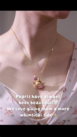 Pearls have always been beautiful! We love giving them a more whimsical side✨#pearlnecklace #baroquepearl #pearlpendant #naturalpearls #handmadejewelry