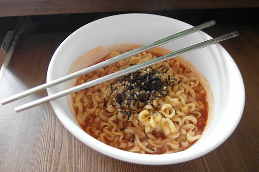 Can You Eat Ramen Raw? A Quick Guide to Uncooked Noodles