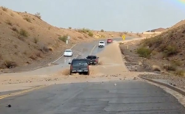 Flash Flood Emergency in Arizona Desert – Officials Warn ‘Stay Off Roads’