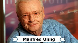 Heute ist der 2. Todestag des deutschen Schauspielers, Kabarettisten, Entertainers, Fernseh- und Radiomoderators † Manfred Uhlig (* 2. September 1927 in Leipzig; † 24. Juli 2019 ebenda). Manfred Uhlig studierte 1948 bis 1950 in seiner Geburtsstadt Leipzig Schauspiel und übernahm danach Engagements an Theatern und Kabaretts in Naumburg (Saale), Greifswald, Lutherstadt Wittenberg (1954/55) und Schwerin (1955/56). Ab 1956 gehörte er zum Ensemble des zwei Jahre zuvor gegründeten Kabaretts Leipziger 