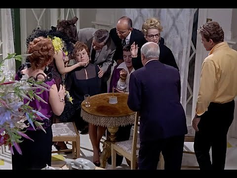 Fellini's "Juliet Of The Spirits" [Seance]