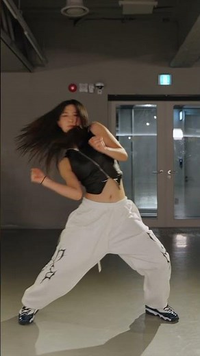 a clean dance from start to finish✨ #aeina #choreography