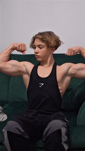 Andy Andrici on Instagram: "New unboxing from @gymshark 🦾 I’ve really been looking forward to this one! Use code ANDY10 on your next order if you want to support me. Thank you for everything guys! 🙏🏻"