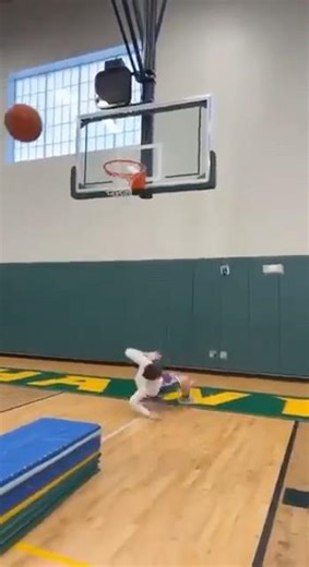 Me trying to dunk in 8th grade #fail #funny #pain #shorts