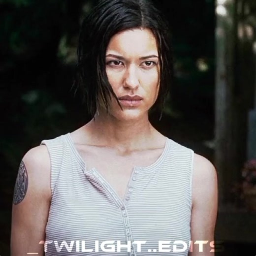 Pacify her.🥀 || #wildhowlers #wolfpack #twilightvibes #twilight #twilightedit #quileute #quileutewolves #fy #viral #fypシ #foryou #fypシ゚viral #blowthisup #twilightwolves #viralvideo #uleypack #edit #wolveseditz #leahclearwater #eclipse #popular #goviral #jacobblack