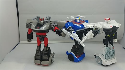 Video Reviews for Transformers Generations Selects Smokescreen and Hot Shot